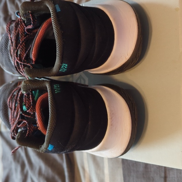 Nike Unisex Kyrie Flytrap V - Picture 3 of 6